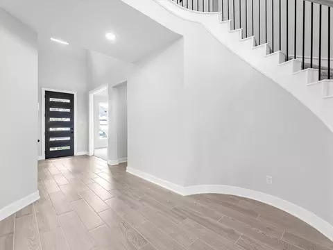 Entry Way - 216 Silver Sage Ct, Conroe, TX 77304 photo 2 of 2