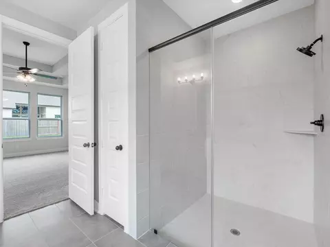 Bath - 216 Silver Sage Ct, Conroe, TX 77304 photo 2 of 3