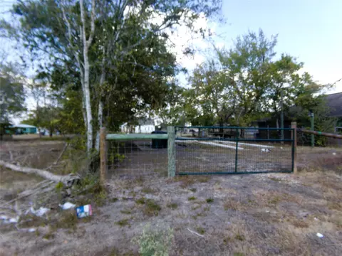 409 E Post Office St, Weimar, TX 78962 photo 2