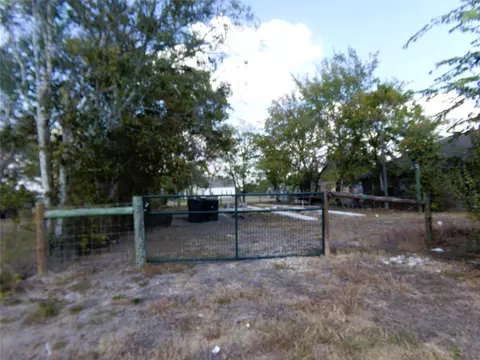 409 E Post Office St, Weimar, TX 78962 photo 3