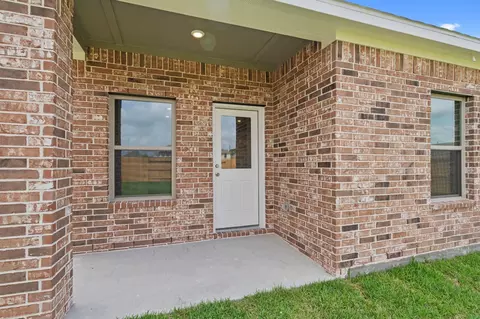Exterior - 3542 Cardinal Pointe Dr, Angleton, TX 77515 photo 2 of 9