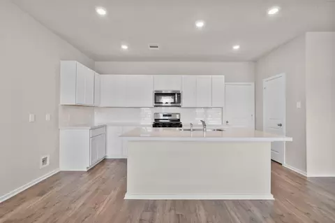 Kitchen - 3542 Cardinal Pointe Dr, Angleton, TX 77515 photo 2 of 5