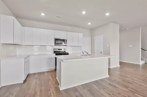 Kitchen - 3542 Cardinal Pointe Dr, Angleton, TX 77515 photo 3 of 5
