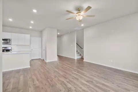 Living - 3542 Cardinal Pointe Dr, Angleton, TX 77515 photo 3 of 4