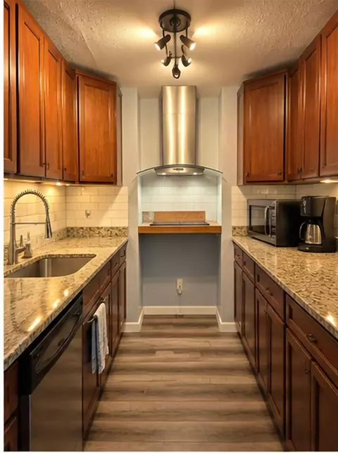 9009 Richmond Ave #403, Houston, TX 77063