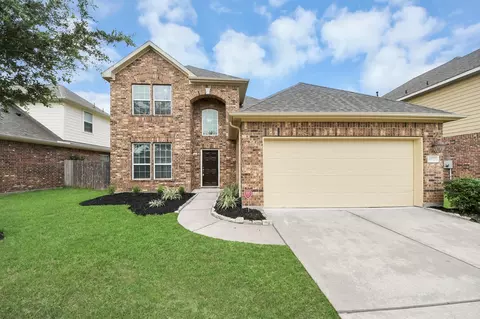 6527 Hunters Trace Ln, Baytown, TX 77521