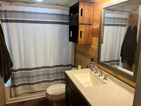 Bath - 796 Shelly Rd, Refugio, TX 78377 photo 2 of 2
