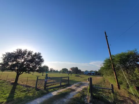 796 Shelly Rd, Refugio, TX 78377 photo 3
