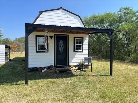Exterior - 796 Shelly Rd, Refugio, TX 78377 photo 5 of 12