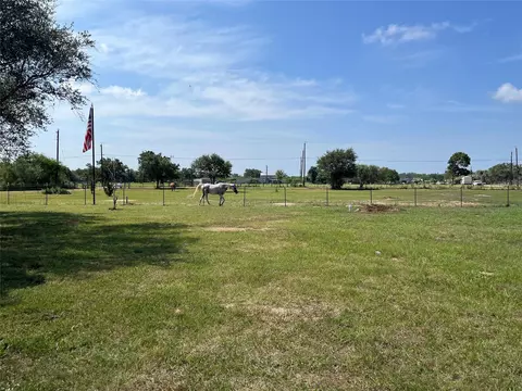 Exterior - 796 Shelly Rd, Refugio, TX 78377 photo 10 of 12