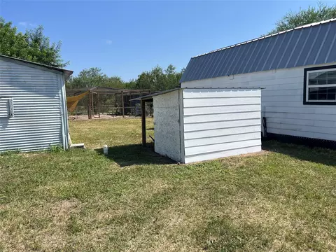 Exterior - 796 Shelly Rd, Refugio, TX 78377 photo 6 of 12