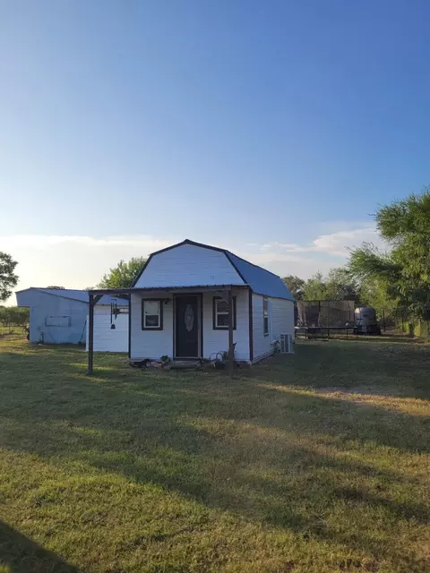 796 Shelly Rd, Refugio, TX 78377 photo 4