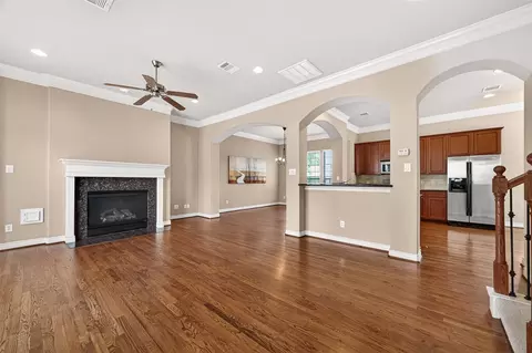 8810 Lakeshore Bend Dr, Houston, TX 77080