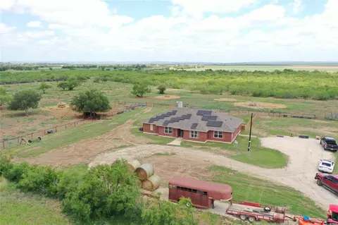 2259 Cr 325, Sabinal, TX 78881