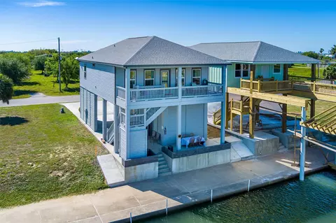 2005 Nelson St, Port Bolivar, TX 77650