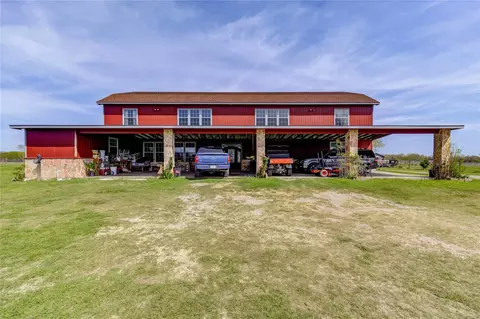 Exterior - 8570 Sunny Side Rd, Hempstead, TX 77445 photo 3 of 12