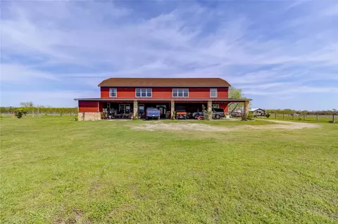 Exterior - 8570 Sunny Side Rd, Hempstead, TX 77445 photo 2 of 12