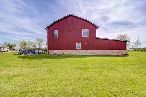 Exterior - 8570 Sunny Side Rd, Hempstead, TX 77445 photo 8 of 12