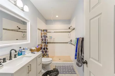 Bath - 8570 Sunny Side Rd, Hempstead, TX 77445 photo 2 of 4