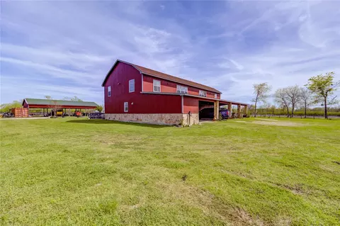 Exterior - 8570 Sunny Side Rd, Hempstead, TX 77445 photo 9 of 12
