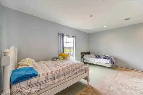 Bedroom - 8570 Sunny Side Rd, Hempstead, TX 77445 photo 4 of 12