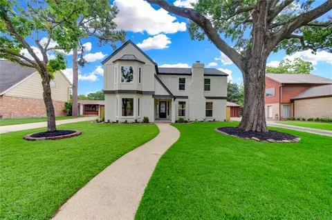 8206 Tiger Ln, Houston, TX 77040