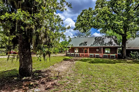 23 Hunters Creek Dr, Huntsville, TX 77340