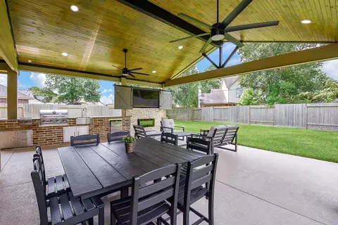 143 Hollow Terrace Ct, Tomball, TX 77375