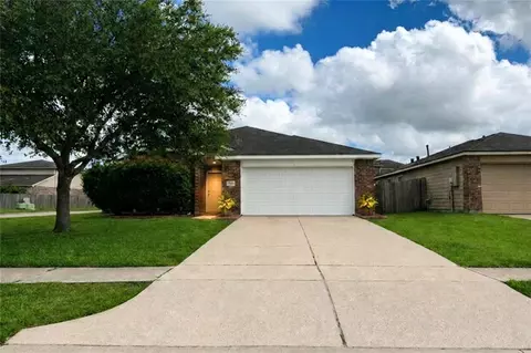 301 Turquoise Trade Dr, La Marque, TX 77568