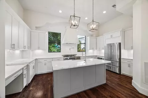1059 W 16th St, Houston, TX 77008