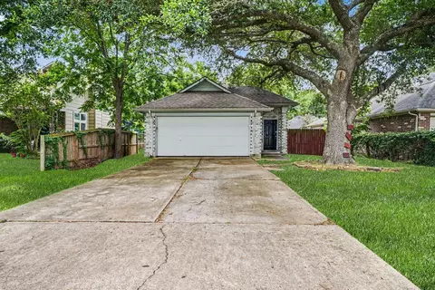 4811 Hawthorne St, Seabrook, TX 77586