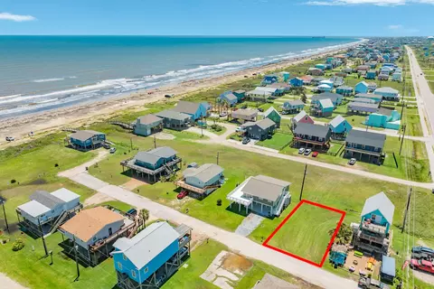 000 Nesmith Pl, Surfside Beach, TX 77541
