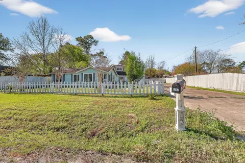 Other - 712 E Peach St, Angleton, TX 77515 photo 3 of 8