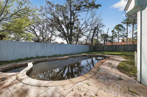 Exterior - 712 E Peach St, Angleton, TX 77515 photo 10 of 10