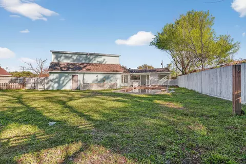 Exterior - 712 E Peach St, Angleton, TX 77515 photo 1 of 10
