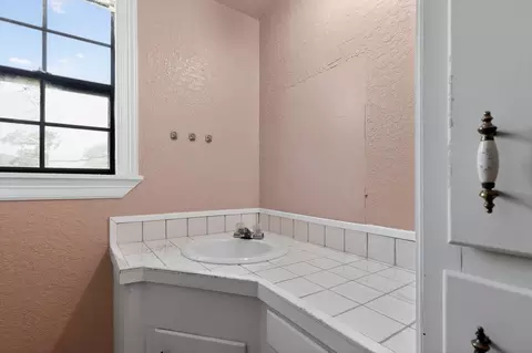 Bath - 712 E Peach St, Angleton, TX 77515 photo 3 of 4