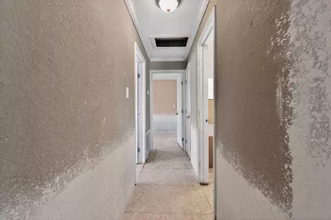 Entry Way - 712 E Peach St, Angleton, TX 77515 photo 1 of 2
