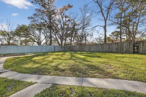 Exterior - 712 E Peach St, Angleton, TX 77515 photo 4 of 10