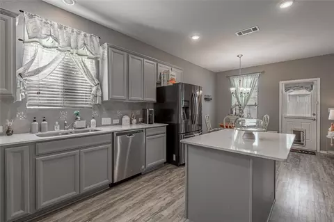 Kitchen - 2068 Lost Timbers Dr, Conroe, TX 77304 photo 2 of 2