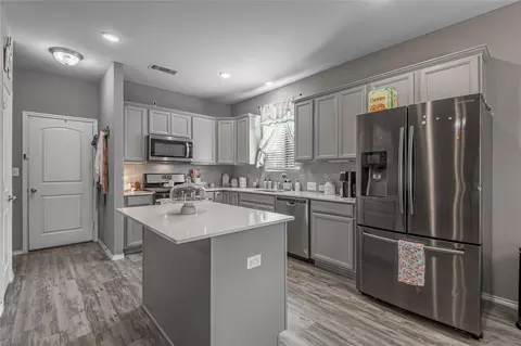 Kitchen - 2068 Lost Timbers Dr, Conroe, TX 77304 photo 1 of 2
