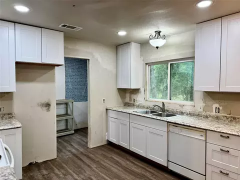 Kitchen - 1380 Cardinal Ln, Trinity, TX 75862 photo 2 of 2