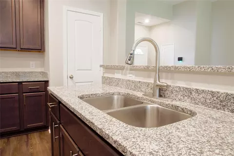 Kitchen - 17624 Cedar Crest Dr, Conroe, TX 77306 photo 5 of 6
