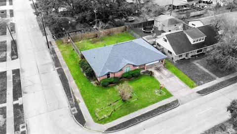 330 Edgebrook Dr, Houston, TX 77034