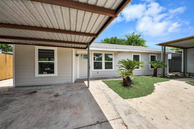 5111 Willow Glen Dr, Houston, TX 77033