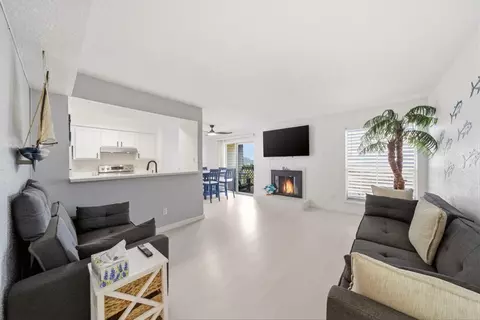 7600 Emmett F Lowry Expy #806, Texas City, TX 77591