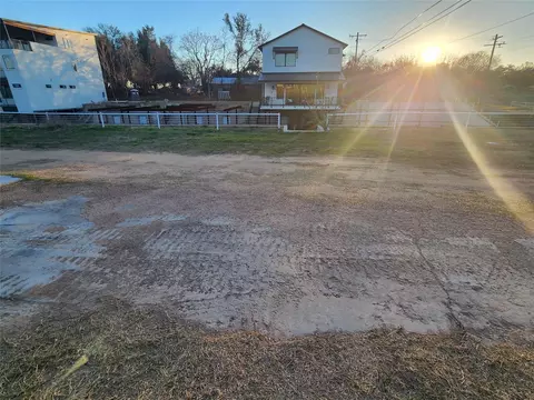 940 Euel Moore 7 Dr, Kingsland, TX 78639