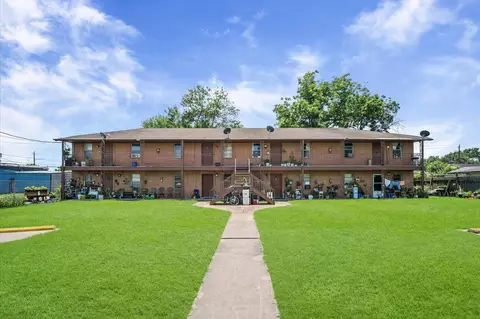 1306 3rd St #8, Galena Park, TX 77547