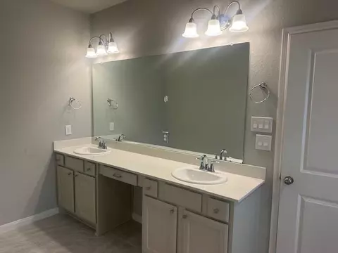 Bath - 2332 Hagerman Rd, Conroe, TX 77384 photo 5 of 7