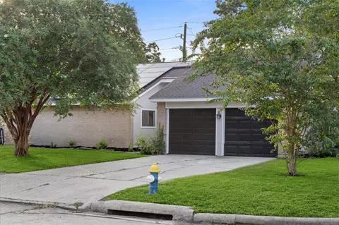 Exterior - 2723 Goldspring Ln, Spring, TX 77373 photo 6 of 7