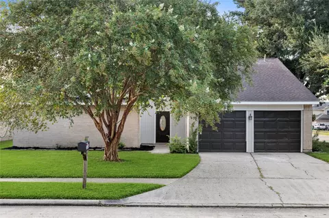 Exterior - 2723 Goldspring Ln, Spring, TX 77373 photo 4 of 7